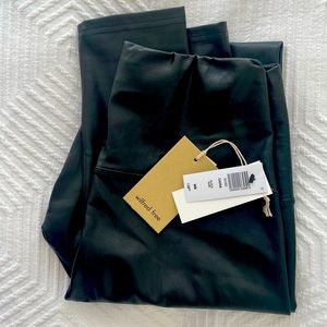 NWT Aritzia Daria Pant - Black, Size Medium